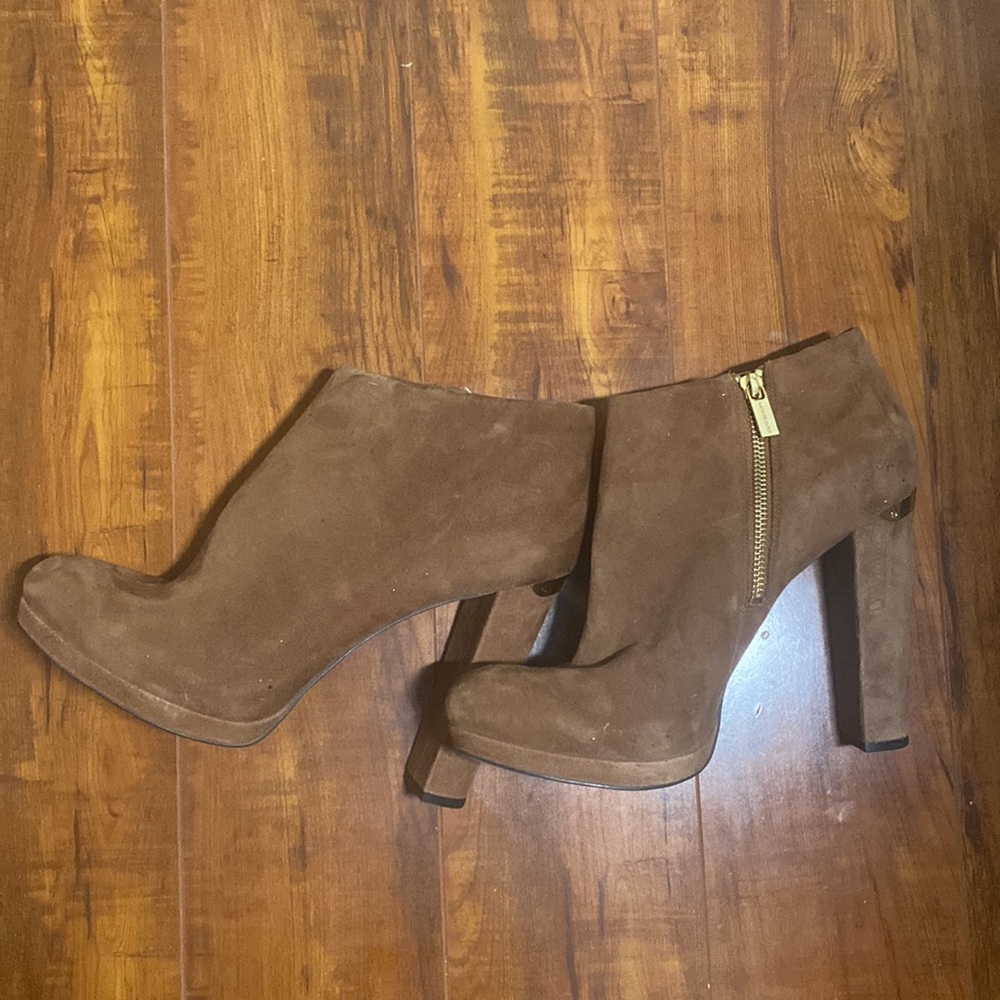 NEW MICHAEL MICHAEL KORS SUEDE HEEL BOOTIE - Picture 3 of 16